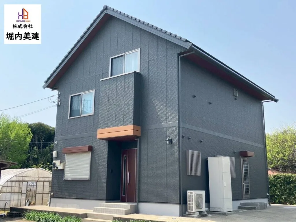 [旭市見広] ダークグレーにブラウンのアクセントがある外壁塗装