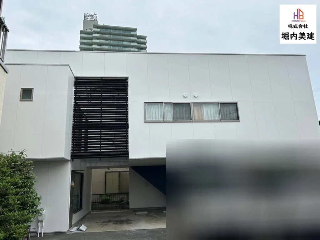 [葛飾区四ツ木]クールホワイトでミニマルモダンスタイルな外壁塗装
