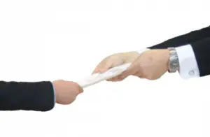 堀内美建から調査報告書と見積書を提出